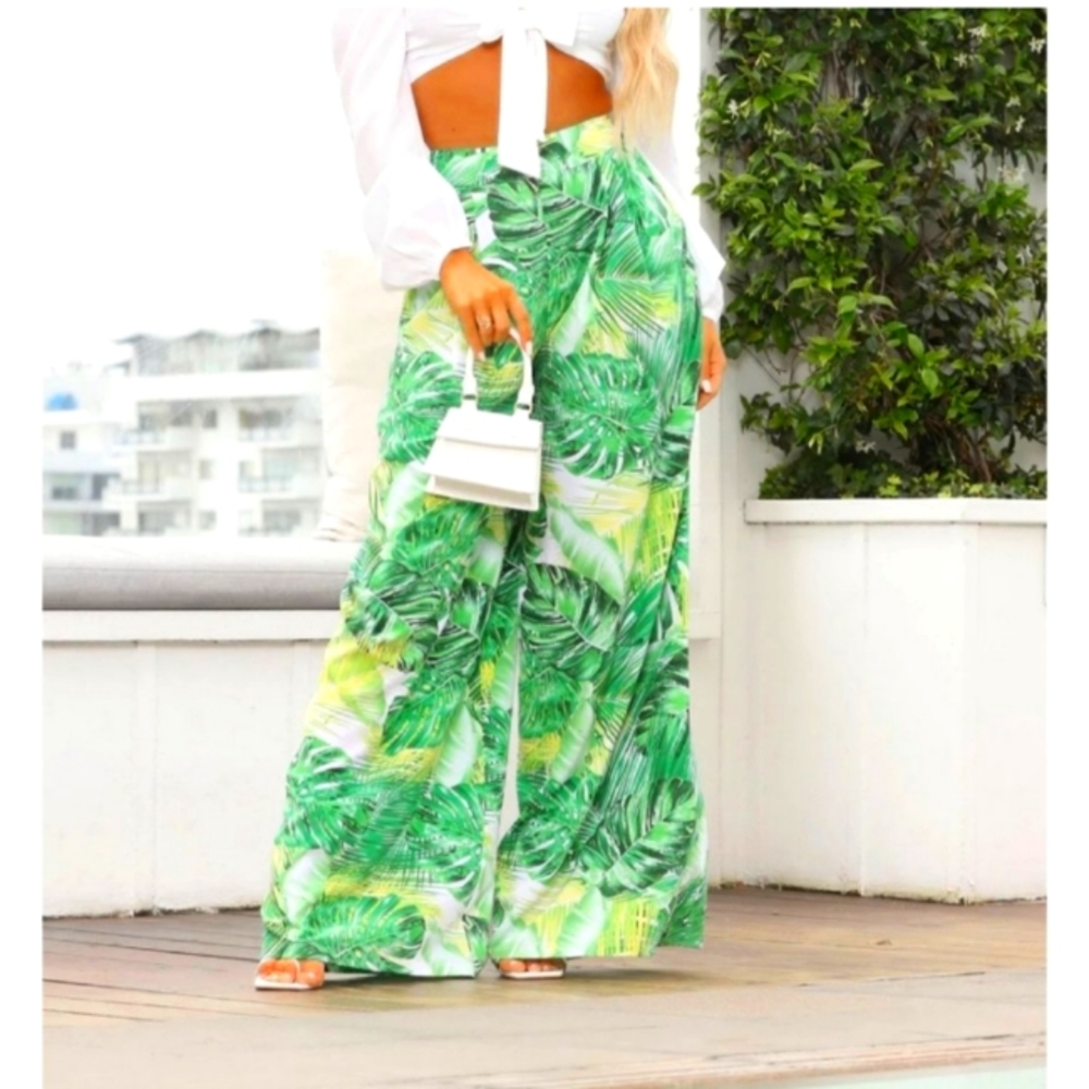 NWOT Tropical Fashion Nova Trousers Size M